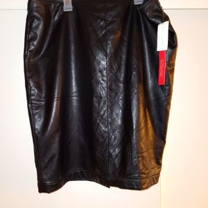 NY&CO Collection Faux leather skirt, back slit, 16, black